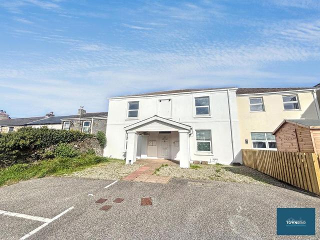 Apartment for rent in Tuckingmill, Pool