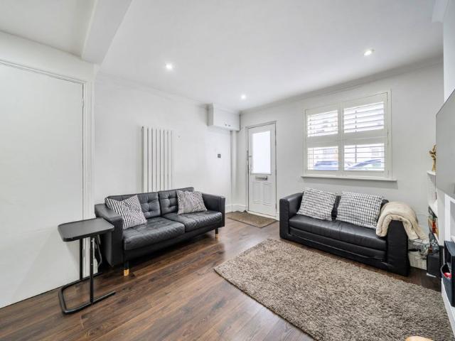 House for rent in Merry Hill, Hertsmere