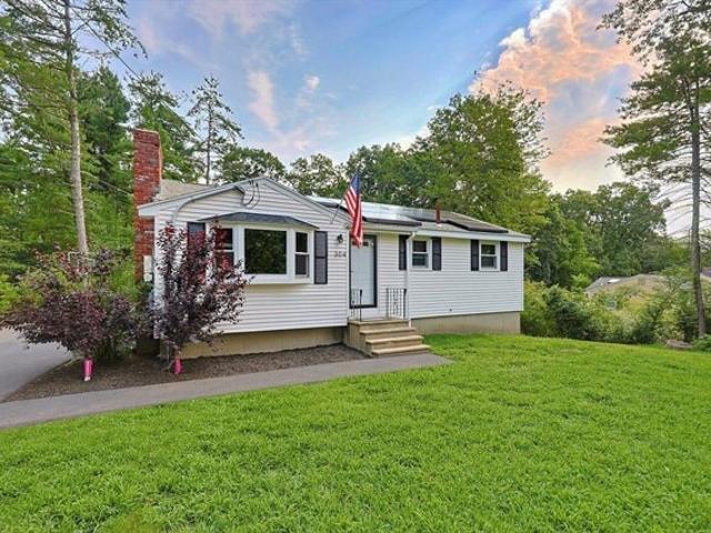 House for sale in Dracut, Massachusetts