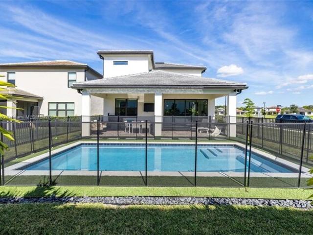 House for sale in Oakland Park