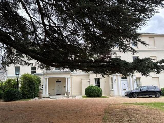 House for sale in Ascot