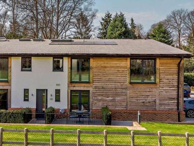 House for sale in Ascot