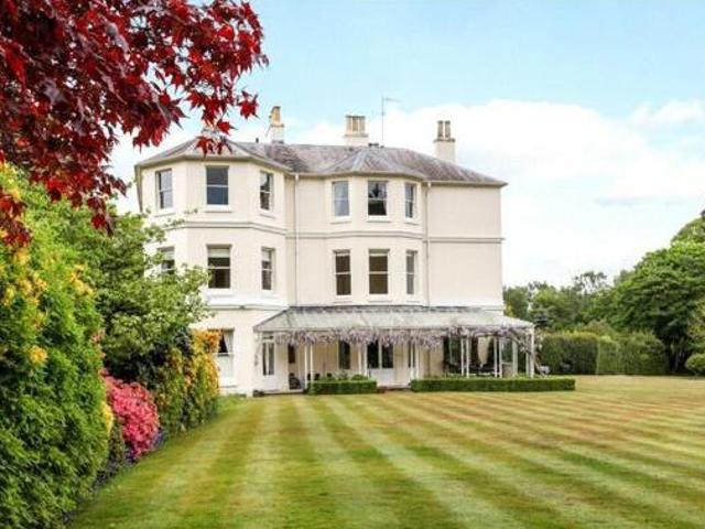 House for sale in Ascot