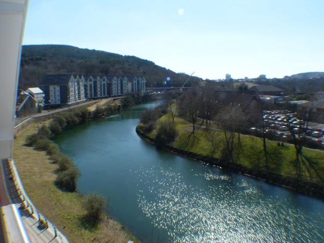 Apartment for rent in Nangreaves, Wales