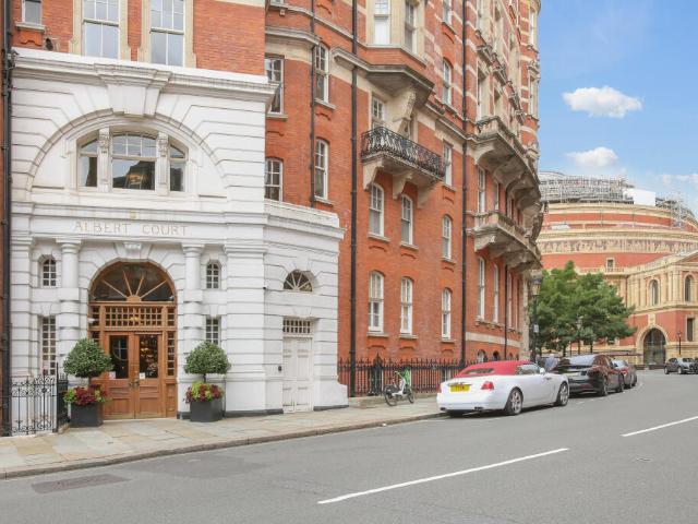 Apartment for rent in Knightsbridge, Greater London