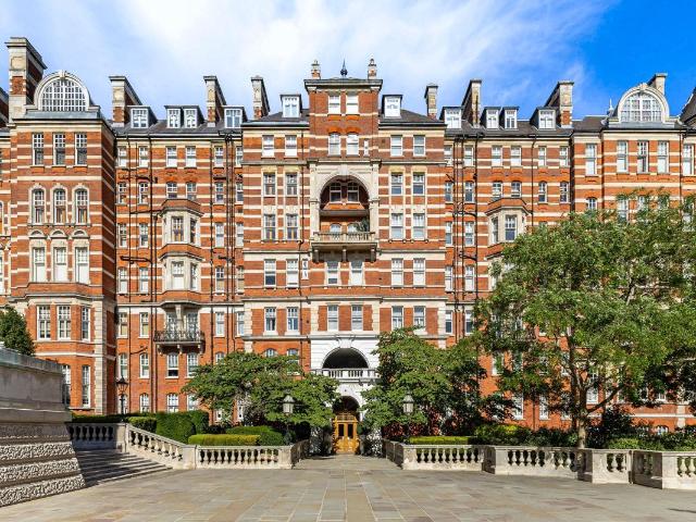 Apartment for rent in Knightsbridge, Greater London