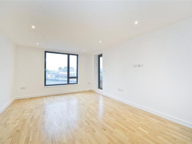 Apartment for rent in East Wick, Greater London