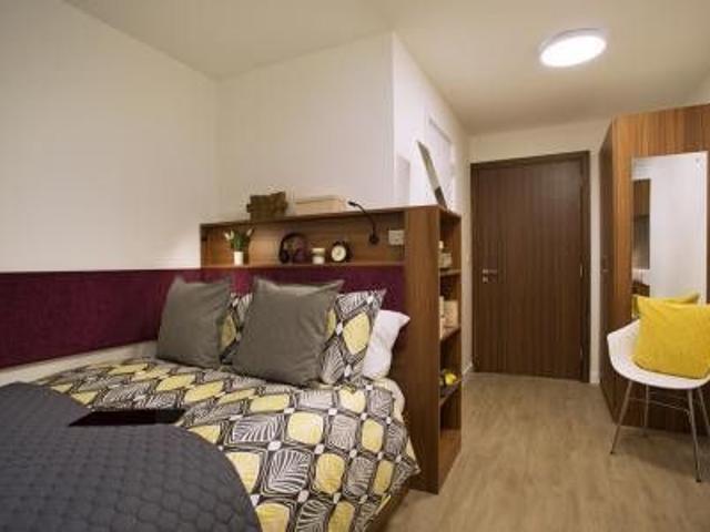 Studio for rent in Calderstones