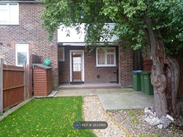 House for rent in Charlton, Greater London