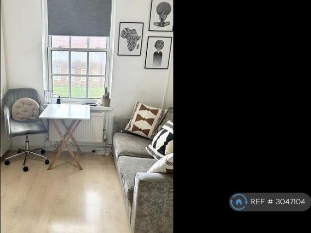 Apartment for rent in Charlton, Greater London