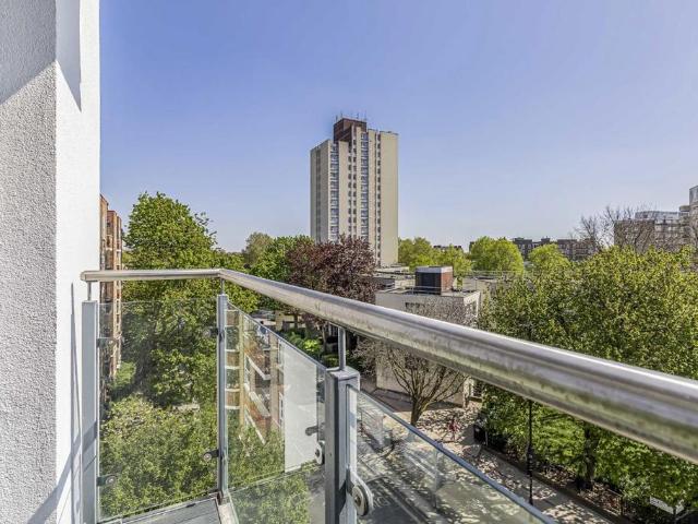 Apartment for rent in Maitland Park, Greater London