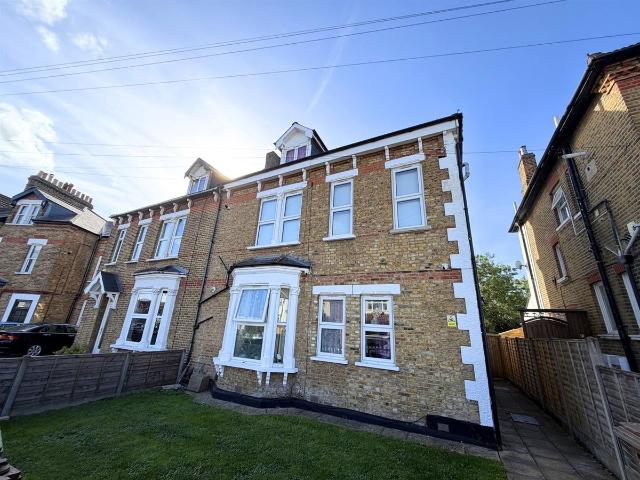 Apartment for rent in London Borough of Sutton, Greater London