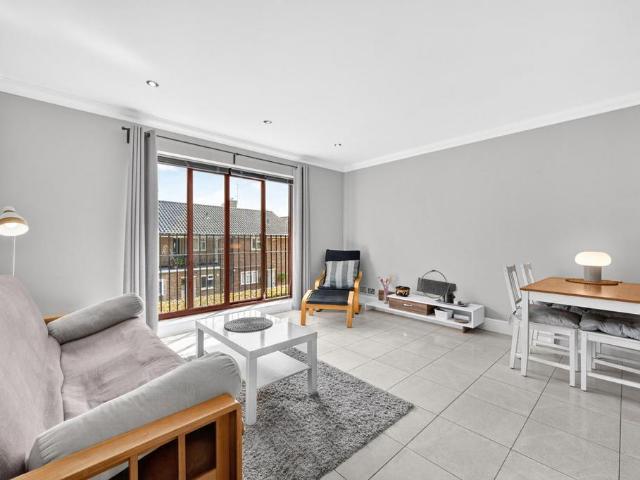 House for rent in London Borough of Hounslow, Greater London