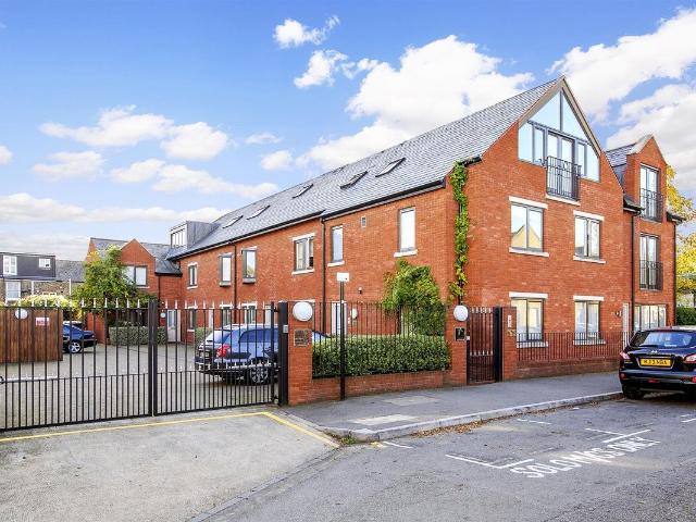 Apartment for rent in London Borough of Hounslow, Greater London
