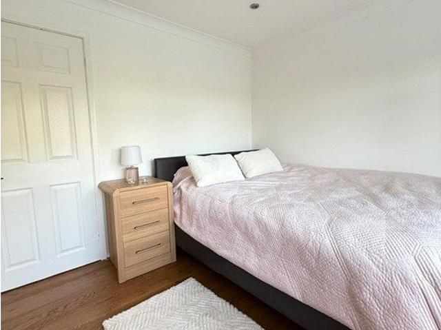 House for rent in Counters End, Pouchen End