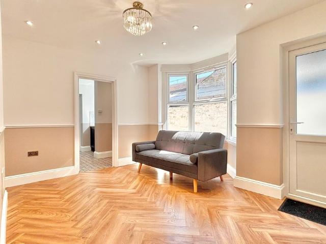 Apartment for rent in Plaistow, Greater London
