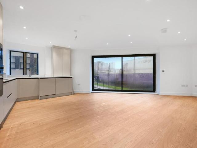 Apartment for sale in London Borough of Hounslow, Greater London