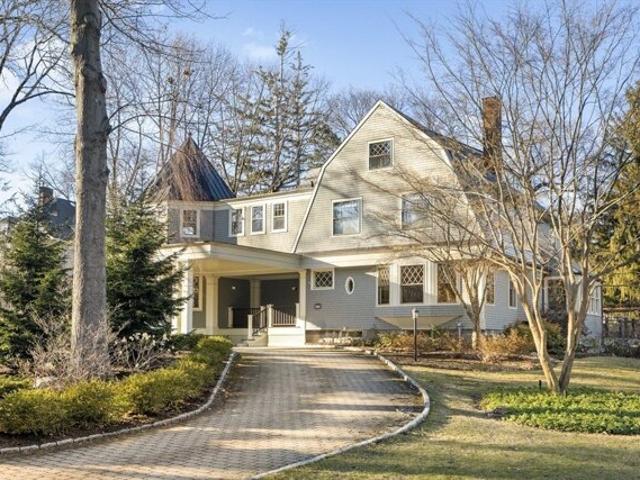 House for sale in Newton