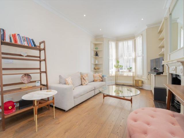Townhouse for rent in Notting Hill, Greater London