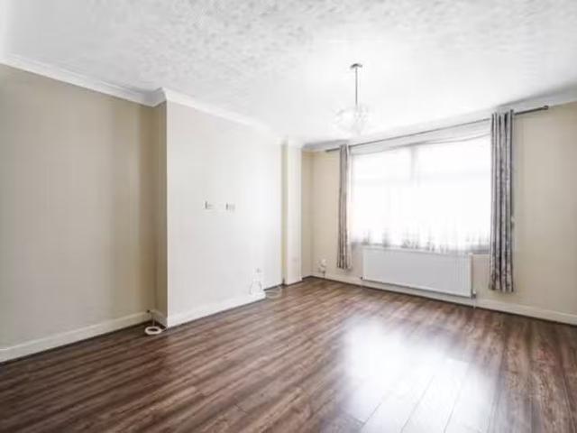 Apartment for sale in Bowes Park, Bowes