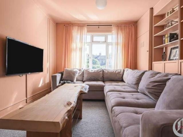 Apartment for rent in London Borough of Enfield, Greater London