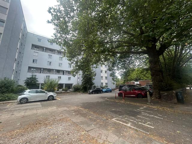 Studio for rent in Calderstones