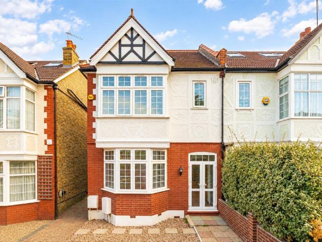 Apartment for rent in Brentham Garden Suburb, Greater London