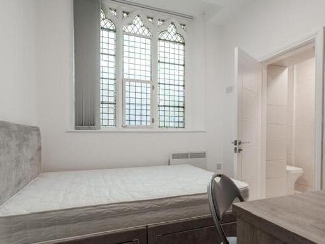 House for rent in Calderstones