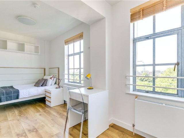 Studio for rent in Earl's Court, Greater London