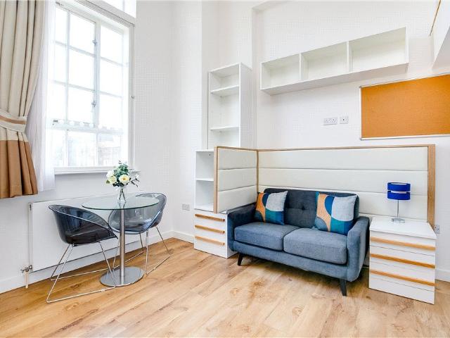 Studio for rent in Earl's Court, Greater London