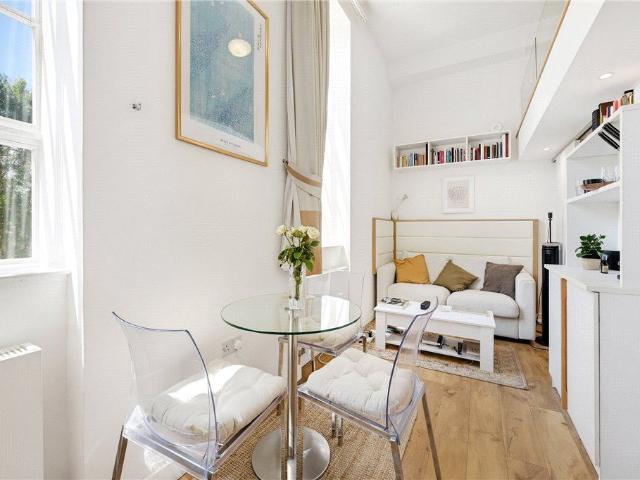 Studio for rent in Earl's Court, Greater London