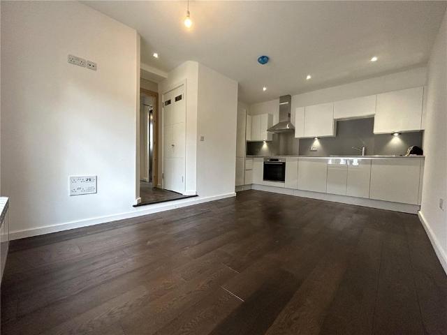 Apartment for rent in Brownswood Park, Greater London