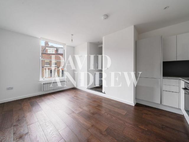 Apartment for rent in Brownswood Park, Greater London