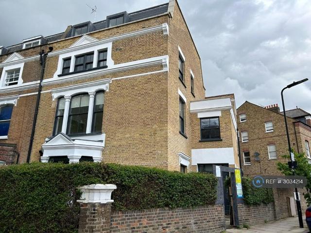 Apartment for rent in Brownswood Park, Stoke Newington