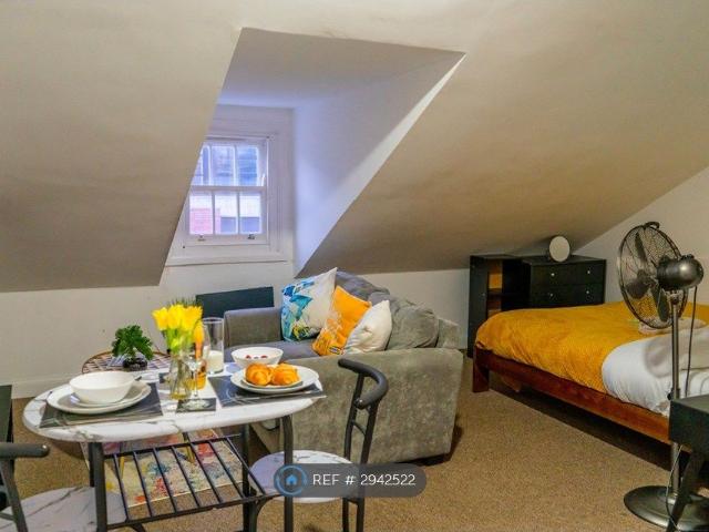 Studio for rent in Highfields, Old Wharf