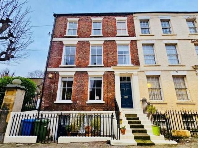 House for sale in The Old Town, Scarborough