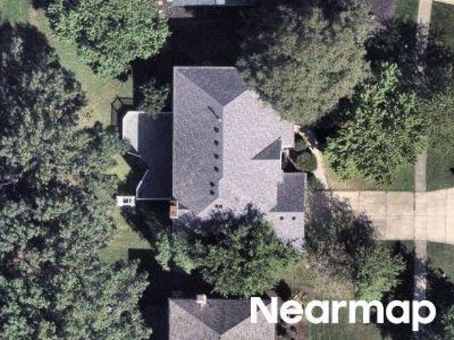 House for sale in Waterford Crossing, Strongsville