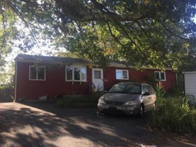 House for sale in Bay Shore, New York