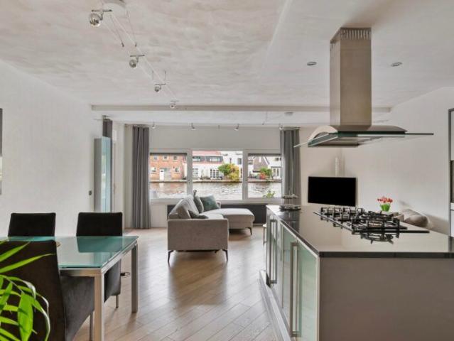 Appartement te huur in Alphen Aan Den Rijn, Zuid Holland