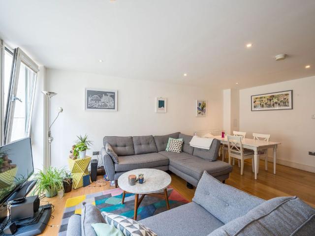 Apartment for rent in Stockwell Park, Greater London