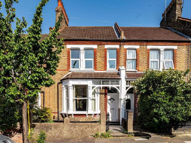 House for rent in Charlton, Greater London