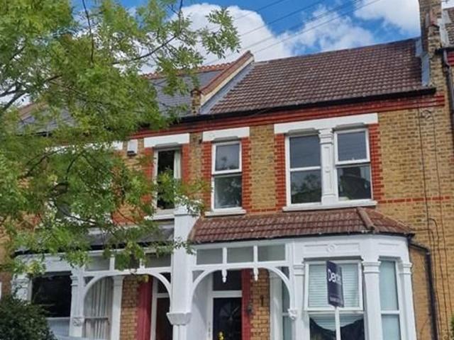 Apartment for rent in Charlton, Greater London