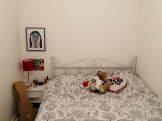 House for rent in Totteridge, Cressex