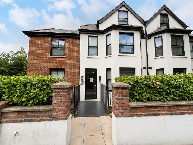 Apartment for rent in Totteridge, Cressex
