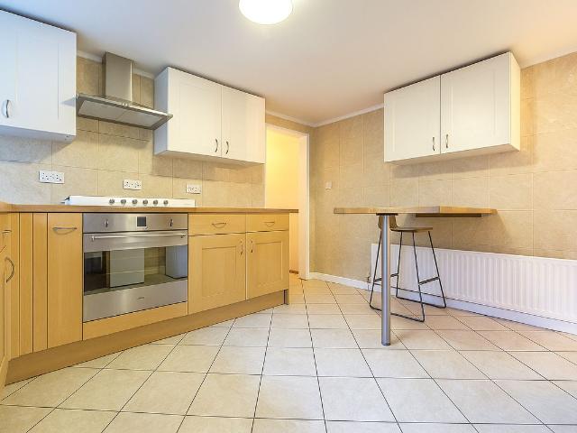 Apartment for rent in Totteridge, Cressex