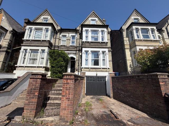 House for rent in Totteridge, Cressex