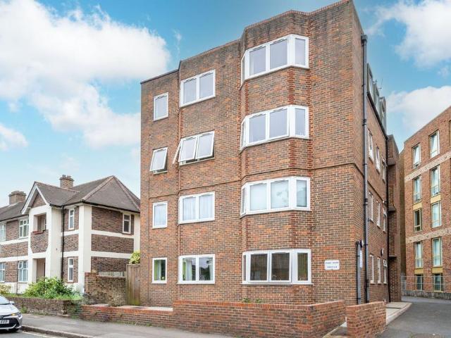 Apartment for rent in Surbiton, Greater London