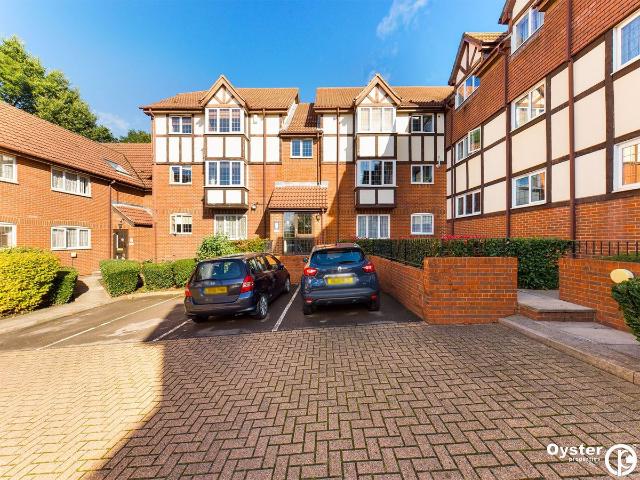 Apartment for rent in Broadfields, Greater London