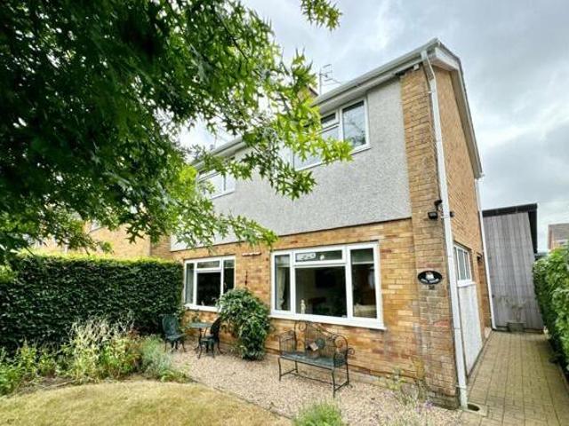 House for sale in Llanbadoc, Wales