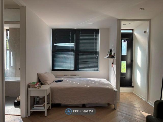 Studio for rent in Greater London